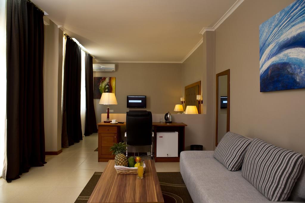 Seascape Hotel ดาร์เอสซาลาม ภายนอก รูปภาพ
